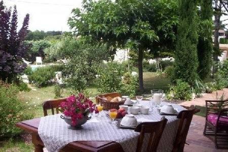 Le Mas Des Lavandes Bed and Breakfast Le Pegue Esterno foto