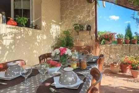 Le Mas Des Lavandes Bed and Breakfast Le Pegue Esterno foto